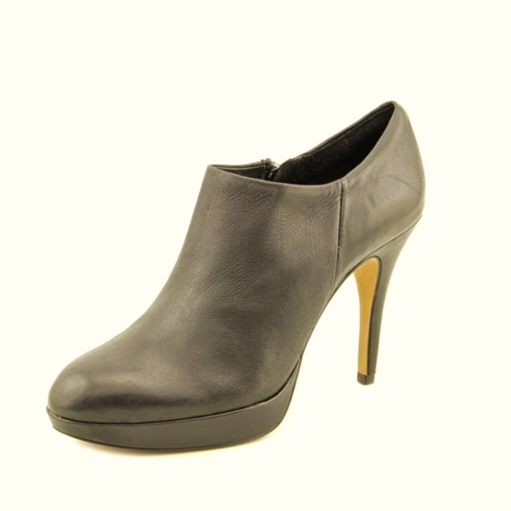 Vince Camuto Elvin Heeled Ankle Booties Size 5M